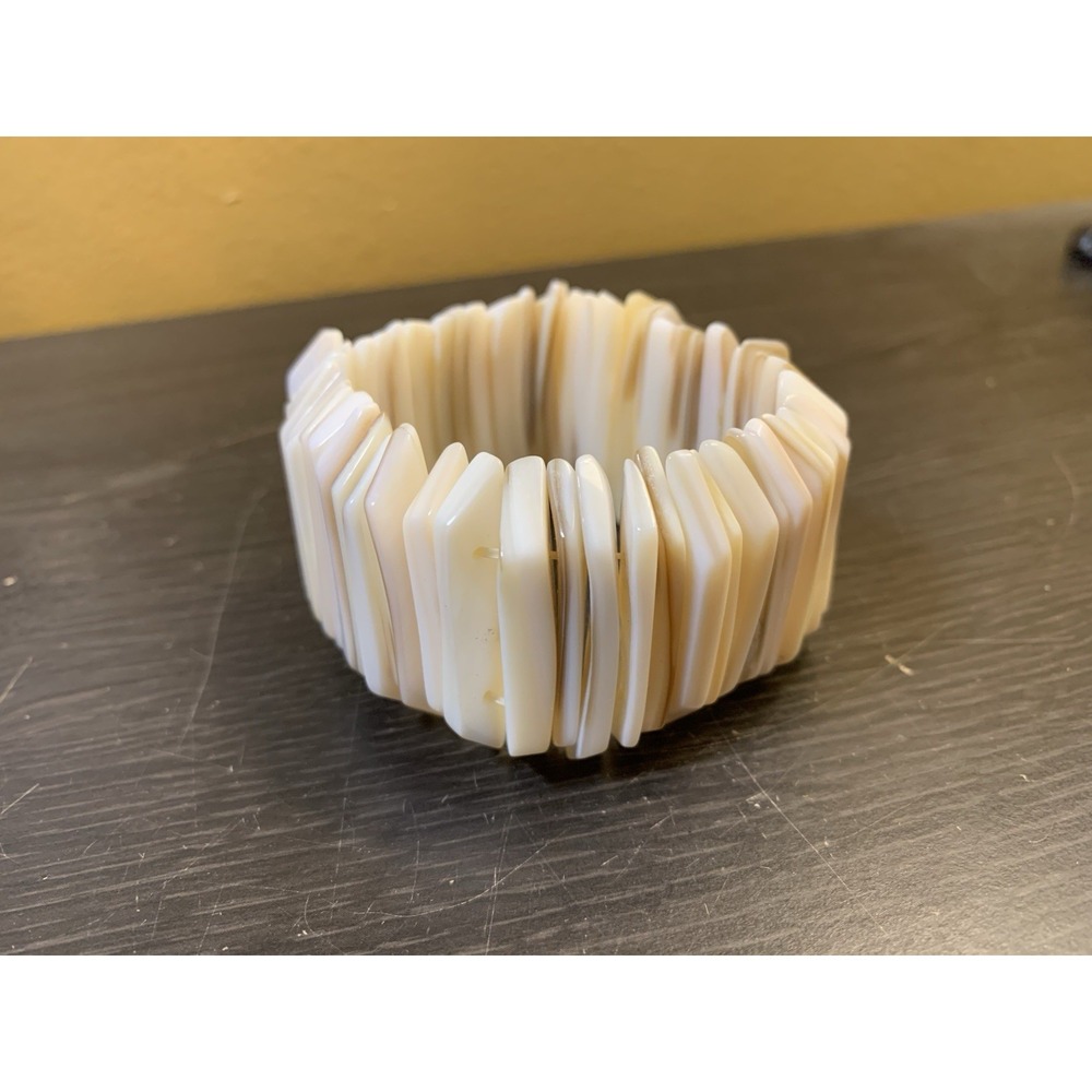 Gorgeous Vintage Boho Cream Shell Strip Stretch Bracelet Beach